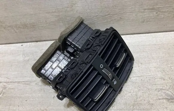 Rear air vent grill