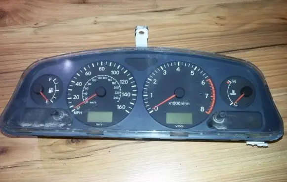 Toyota Avensis T220 Speedometer (instrument cluster) 00251313003
