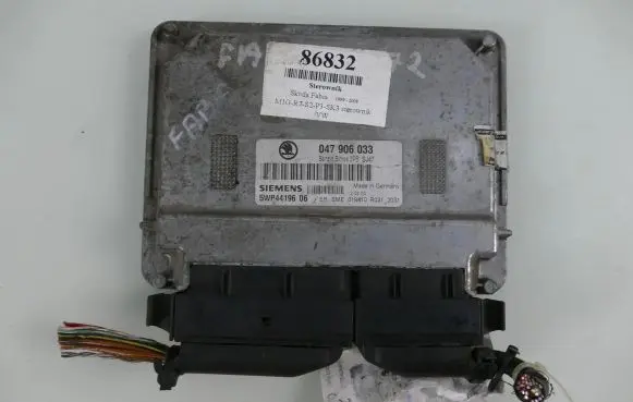 Skoda Fabia Mk1 (6Y) Engine control unit/module 047906033
