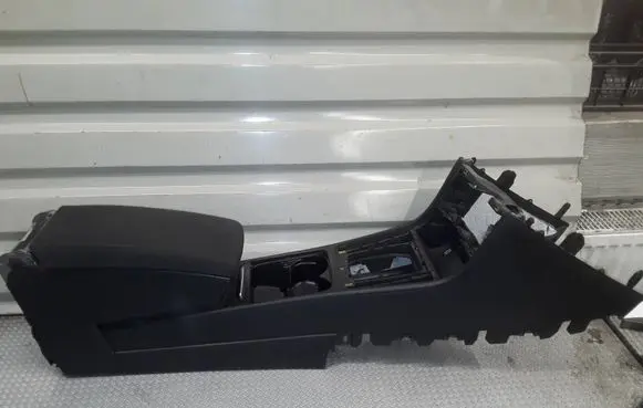 Volkswagen PASSAT B7 Armrest