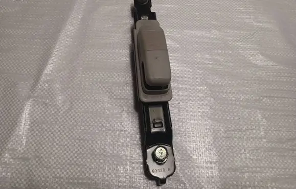 Nissan Juke I F15 Seat belt adjustment rail 6096312A