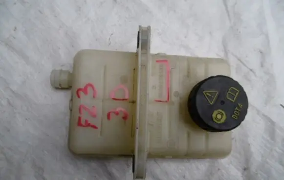 Renault Espace - Grand espace V Brake fluid reservoir 460917653R