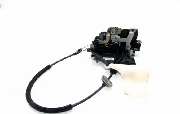 Volkswagen Caddy Front door lock 3B1837015