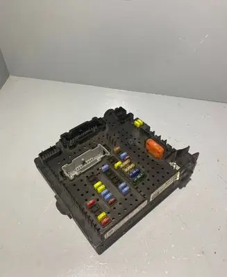 Volvo S60 Fuse module 30728512 00006198975 28017881