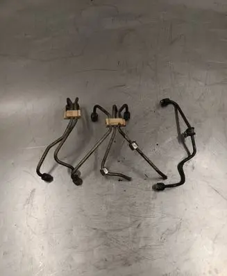 Volvo V70 Fuel injector supply line/pipe
