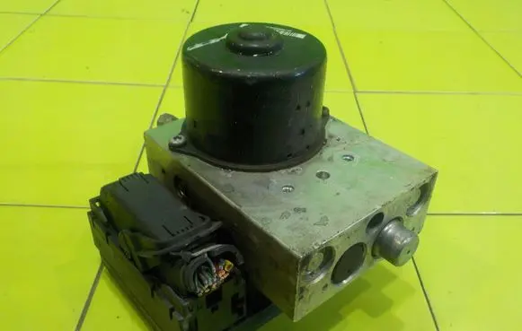 Nissan Pathfinder R51 ABS Pump 06210206844