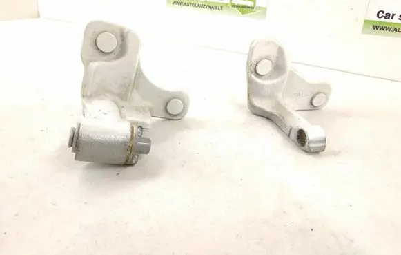 Mercedes-Benz GLK (X204) Front door upper hinge A2047201037