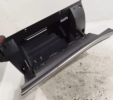 Glove box