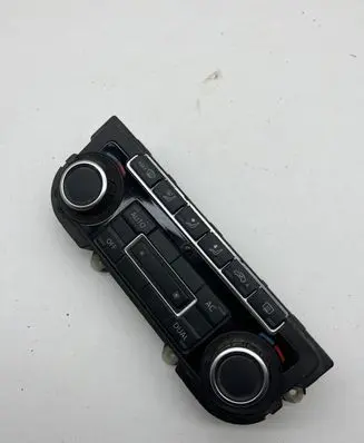 Volkswagen Golf VI Climate control unit 8K0907044AJ SW0305 5HB00974620