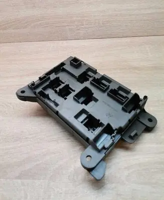 BMW 3 E90 E91 Fuse module 180507050240
