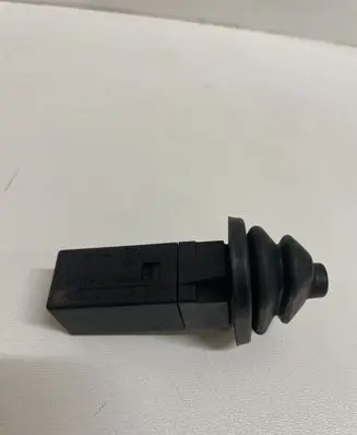 BMW 5 E60 E61 Fuel tank opening switch 82289392