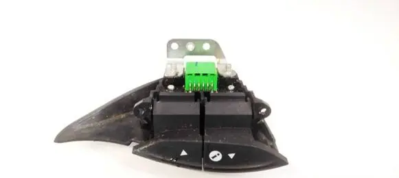 Steering wheel buttons/switches