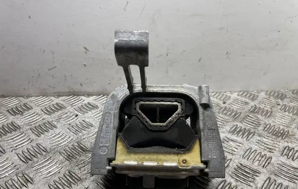 Engine mount bracket