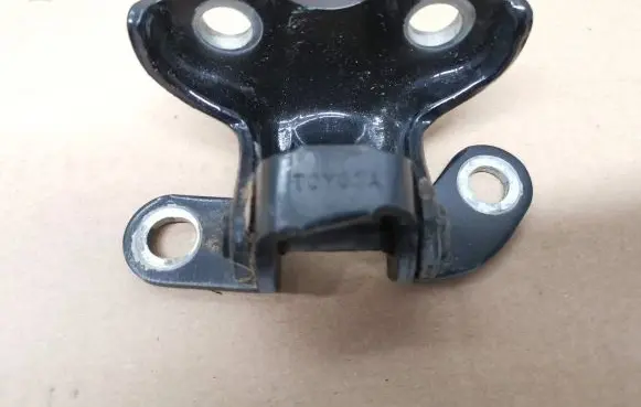 Toyota Avensis T250 Front door upper hinge 1703L