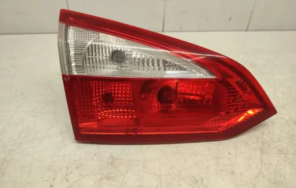 Ford Focus Tailgate rear/tail lights BM5113A603