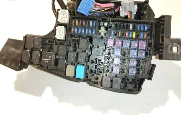 Mazda 6 Fuse module GHP967BF1