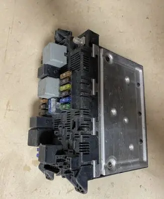 Mercedes-Benz CLS C219 Fuse module 2115457701