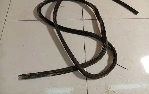 Nissan Almera Tino Trunk rubber seal (body) 