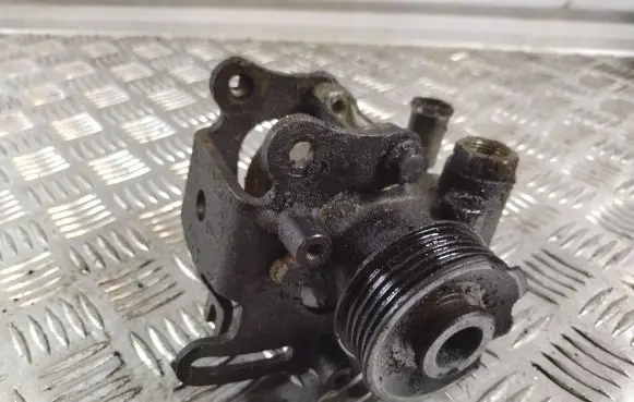 Ford Mondeo Mk III Power steering pump
