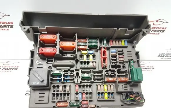 BMW 1 E82 E88 Fuse box set 9119446