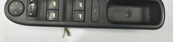 Peugeot 307 Electric window control switch 96531124XT