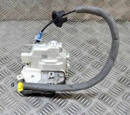 Audi Q3 8U Coupe door lock (next to the handle) 8J2837015E