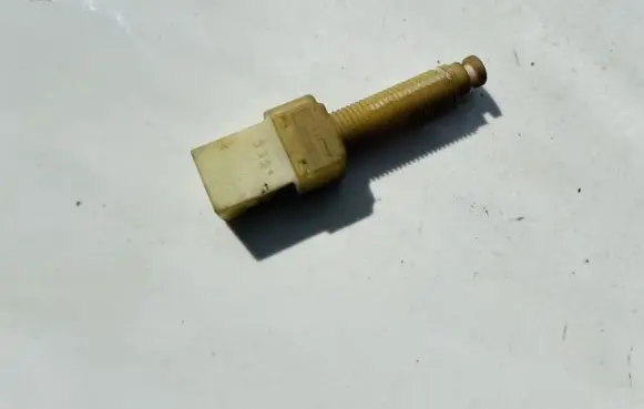 Audi A6 S6 C4 4A Brake pedal sensor switch 443945515
