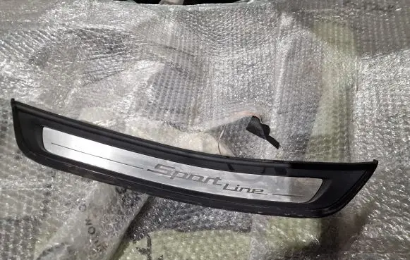BMW 5 G30 G31 Rear sill trim cover 7390218