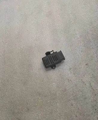 Volkswagen PASSAT B6 Seat heating relay 1K0959772