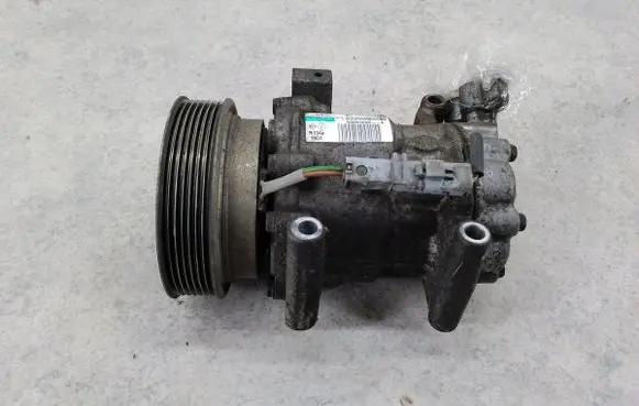 Renault Clio III Air conditioning (A/C) compressor (pump) 8200819568-A