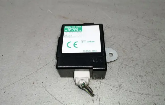 Toyota Corolla Verso E121 Door central lock control unit/module 8974113040 2513000100