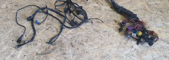 Volkswagen PASSAT B5 Engine installation wiring loom 1J0906380B
