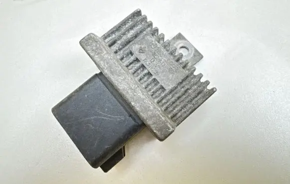 Renault Laguna II Glow plug pre-heat relay 7700115078 BED712