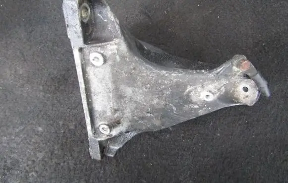 Audi A4 S4 B5 8D Engine mounting bracket 8D0199308L