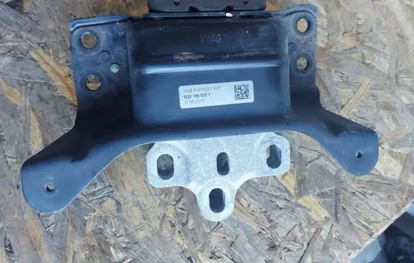 Volkswagen Golf VII Gearbox mount 5Q0199555T