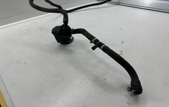 Tesla Model S Engine coolant pipe/hose 104153100J 103534800C C106660P