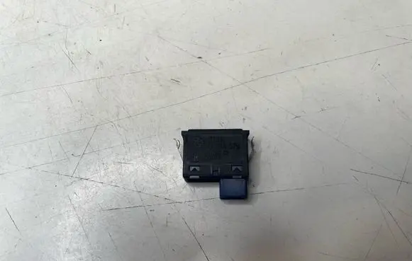 BMW X5 E53 Tailgate opening switch 8365579