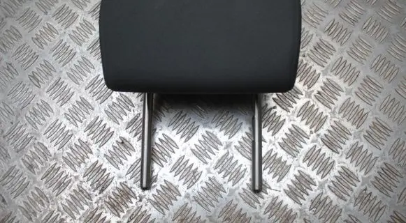 Volkswagen Golf V Rear seat headrest 