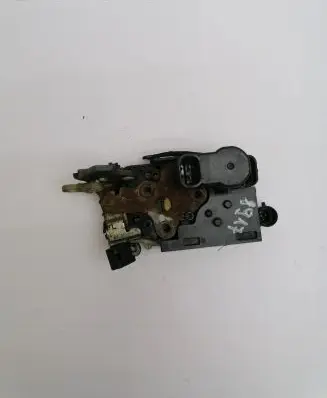 Alfa Romeo 156 Front door lock 16835553
