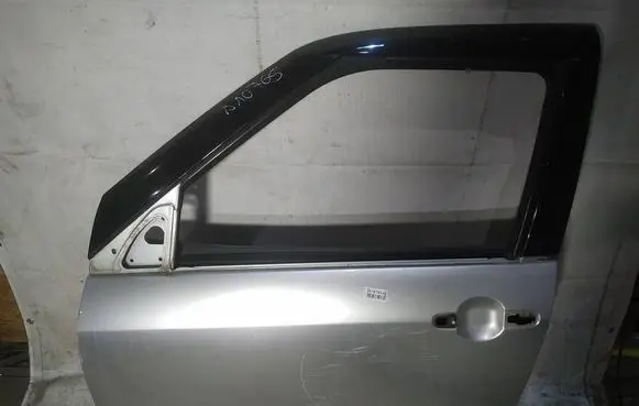 Suzuki Swift I Front door pilkos