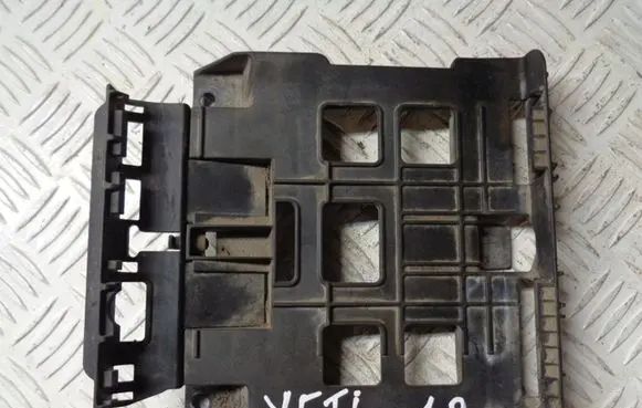 Skoda Yeti (5L) Engine control unit holder 5K0906507