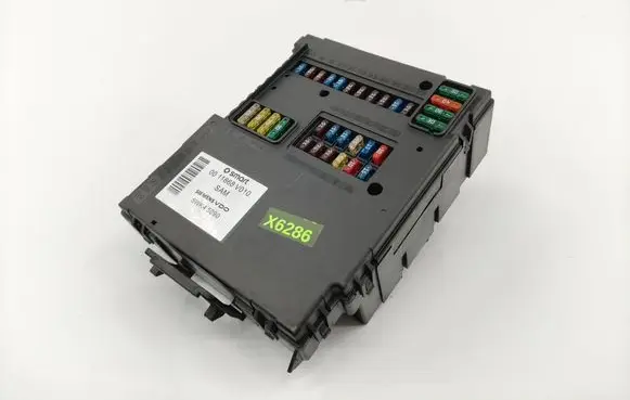 Smart ForTwo I MC01 Fuse module 0011868V010 5WK45090