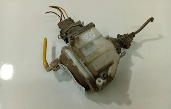 Volkswagen PASSAT B4 Central locking vacuum pump 3A0862153B