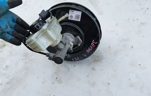 Volkswagen Jetta VI Brake booster 1K1614105DB