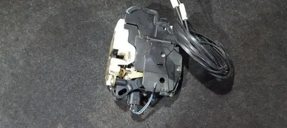Mitsubishi Colt Front door lock