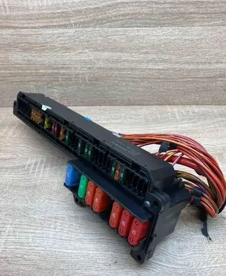 BMW 5 E60 E61 Fuse module 6957330