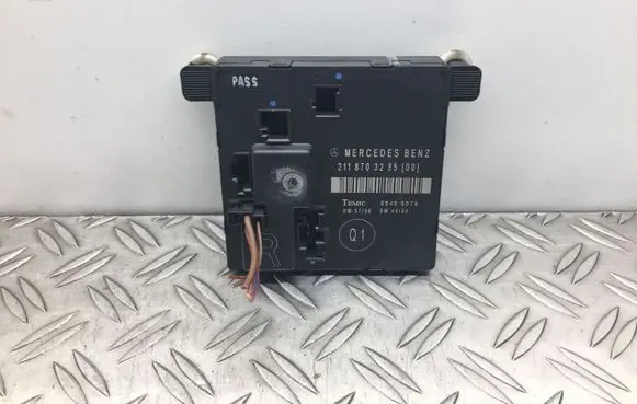 Mercedes-Benz E W211 Door control unit/module 2118703285 A2118703285