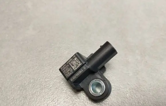 Volkswagen Amarok II Airbag deployment crash/impact sensor LK4T148006AB AEA019A05061