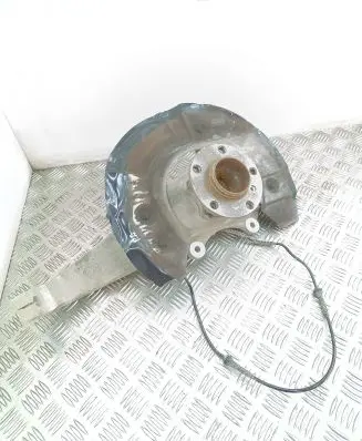 Front wheel hub