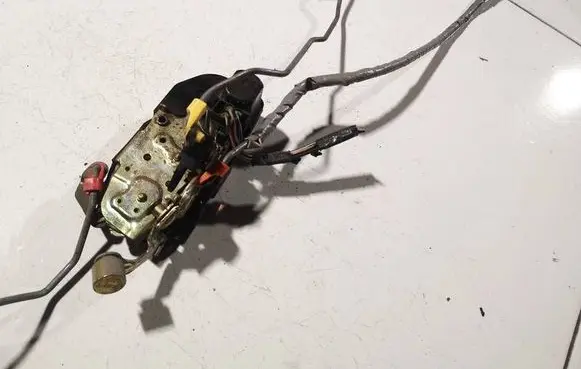Dodge Grand Caravan Front door lock 